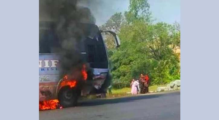 পটিয়ায় বাসের নিচে মোটরসাইকেল, নিহত ১